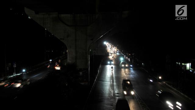 093926300_1564965698-20190804-Ketika-Malam-Tanpa-Listrik-di-Ibu-Kota-8
